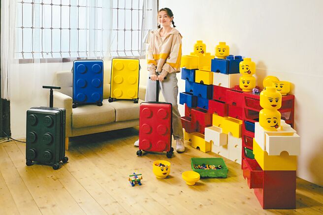7-11与乐高合作推集点活动，兑换品项包含积木造型「20吋旅行箱」，原价4999元，集6点加2999元即可带走。（7-11提供）
