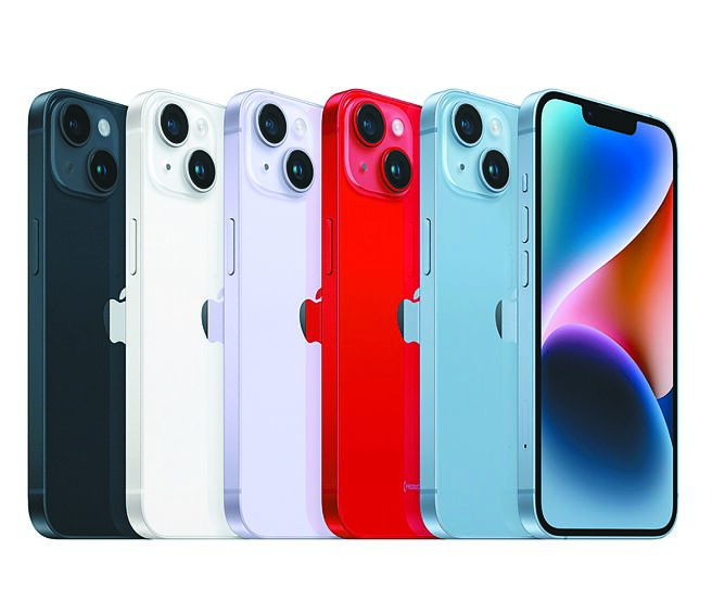 新光三越南西店3C新品iPhone 14系列，周慶首日熱賣超過千台。（新光三越提供）