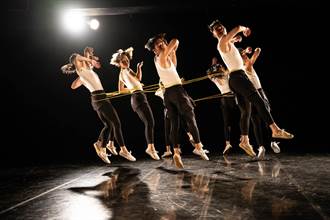 舞蹈空間舞團新作《虎克定律》挑戰舞者彈力與爆發力