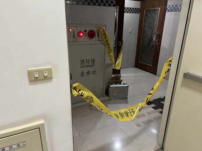 新北市中和区一名40多岁的黄姓男子，今晚8时许被刚返回家中的家人发现倒卧血泊中。（民眾提供／李奇叡新北传真）