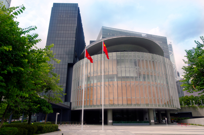 香港民政署1名邓姓女主任的数段性爱影片在网路上疯传，包括她裸体自拍、洗澡画面，还有5段以上的性爱影片，疑是遭男友报復。（示意图/shutterstock）