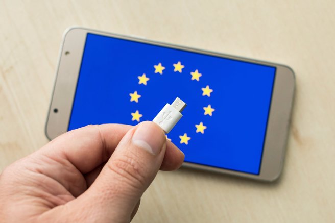 杂志精选》欧盟统一充电器规格将衝击苹果 从国际大事学TOEIC英文（示意图／shutterstock达志影像）