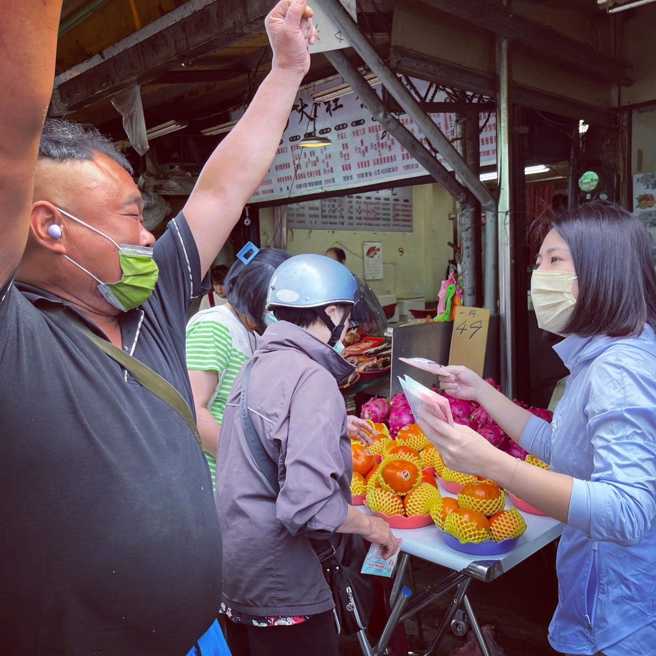 国民党台北市议员徐巧芯（右）。（图／取自徐巧芯脸书）