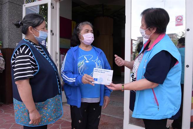 花蓮吉安鄉公所配合中央防疫政策，免費提供55至64歲原住民5劑快篩試劑，近日已將領取通知單寄至符合資格的民眾家中，收到者屆時可至鄉公所原住民事務所洽詢領取。（吉安鄉公所提供／羅亦晽花蓮傳真）