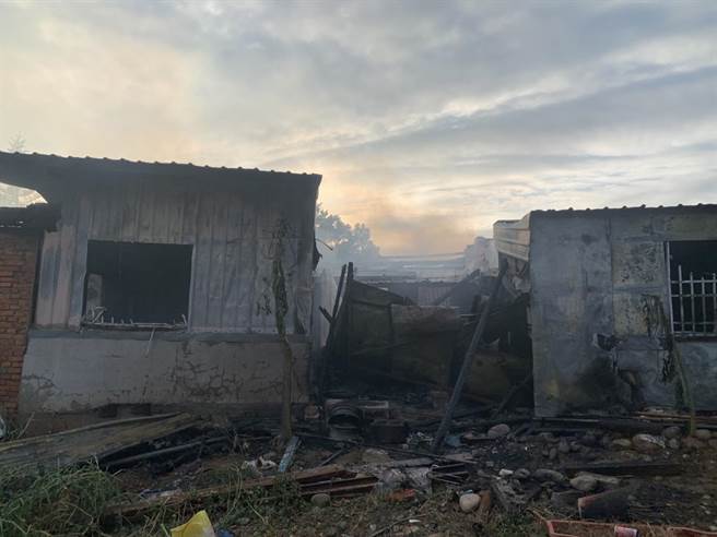 清水区东山里神清路，昨天下午近4时一栋木造平房发生火警，一名男子逃生不及葬身火窟。(民眾提供)