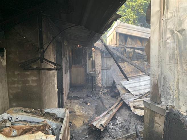 清水区东山里神清路，昨天下午近4时一栋木造平房发生火警，一名男子逃生不及葬身火窟。(民眾提供)