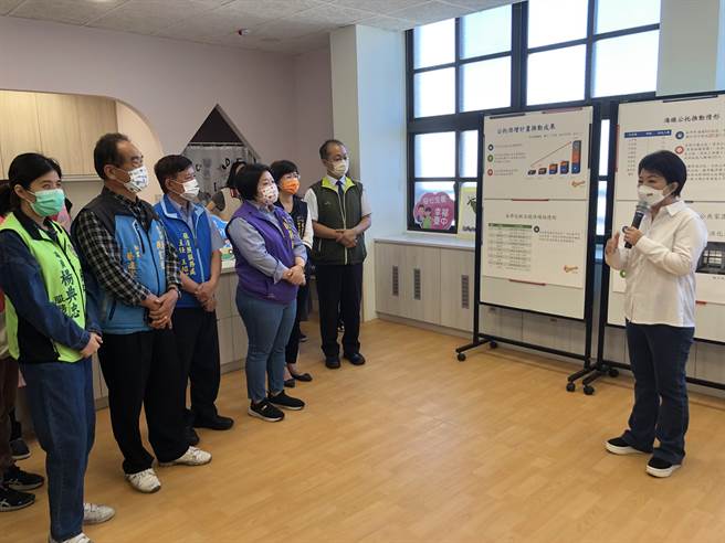 卢秀燕特别感谢清水三田国小提供场地，跨局处共同合作，活化台中市公有房舍，并感谢所有议员大力支持公托倍增计画。（陈世宗摄）