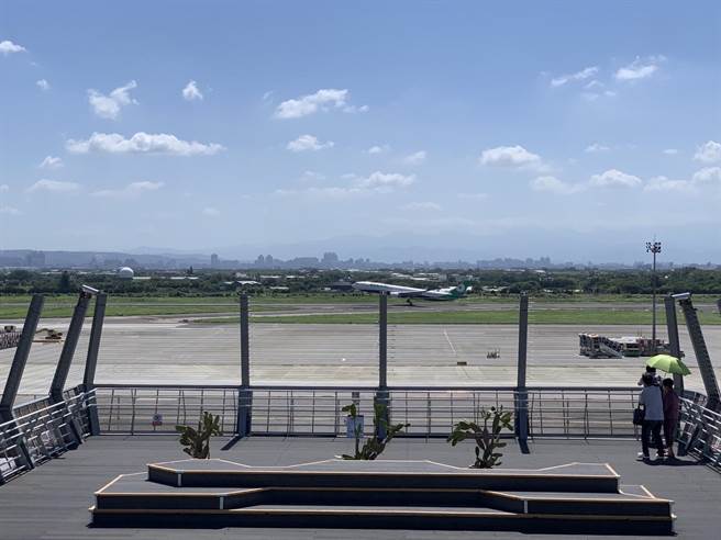 桃园机场观景台自10月13日起，恢復疫情前开放时间为上午6时30分至晚间10时30分。（桃机公司提供／陈佑诚传真）