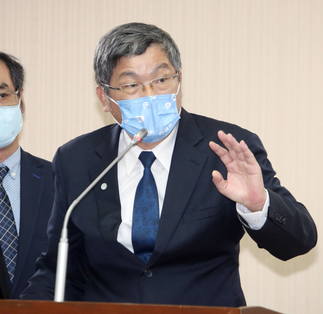 杨长镇指出，70岁以上长者有相当比例和儿子及孙子还是讲客语，但是下一代和其子女之间就很少讲客语。（姚志平摄）