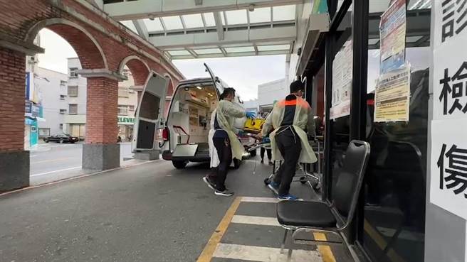 台东县台11线132公里处12日清晨5点30分许发生机车撞人意外。（读者提供／蔡旻妤台东传真）