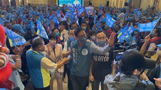 國民黨桃園市長參選人張善政點名桃園市長鄭文燦、民進黨桃園市長參選人鄭運鵬及民進黨台北市長參選人陳時中為「北桃三結疫」。（陳夢茹攝）