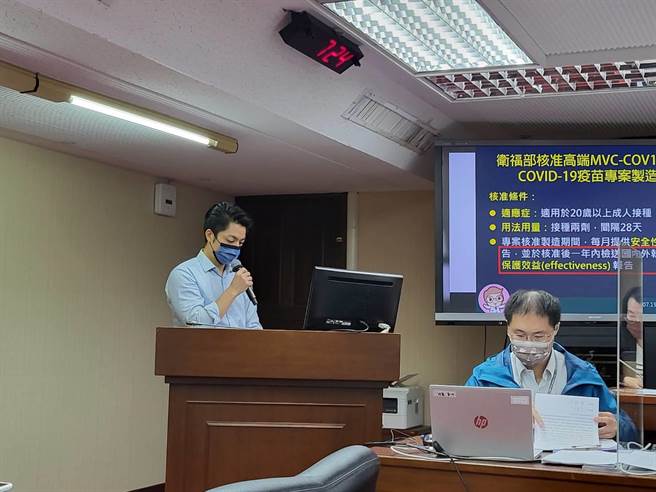 國民黨立委蔣萬安表示，衛福部去年7月核准高端疫苗專案製造，條件包括1年內需要檢送國內外執行疫苗保護效益報告。（林周義／攝影）