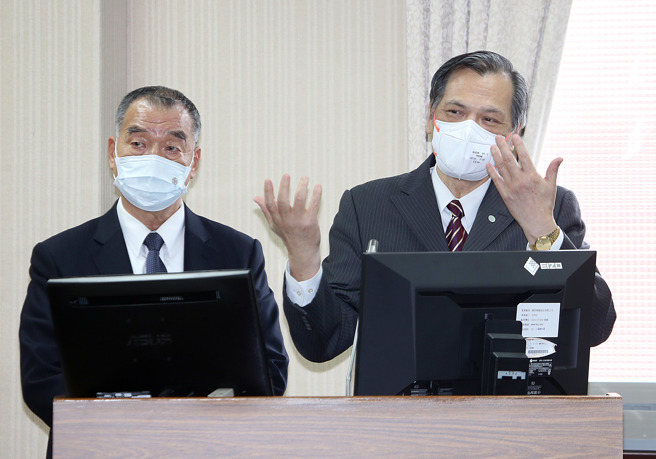 防部长邱国正与国安局长陈明通12日赴立法院外交及国防委员会备询。（姚志平摄）