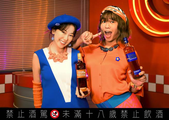 况明洁与那那大师组成「曾是少女」拍摄广告。（仕高利达 提供）