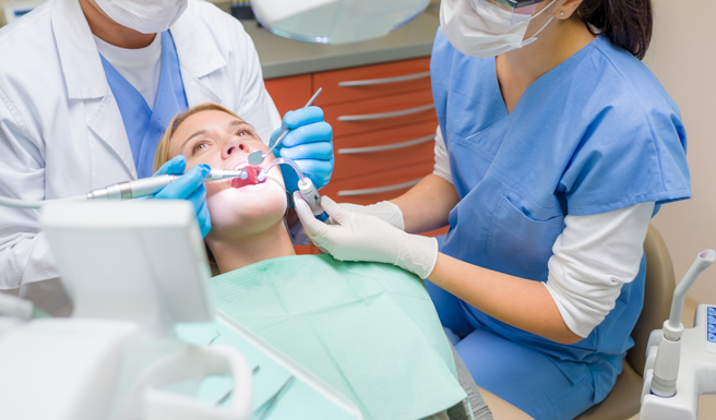 網友發現牙醫助理大多是女生，很好奇背後原因。（圖／shutterstock）