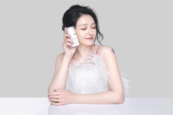 大S代言TKLAB仙氣美照。（TKLAB提供）