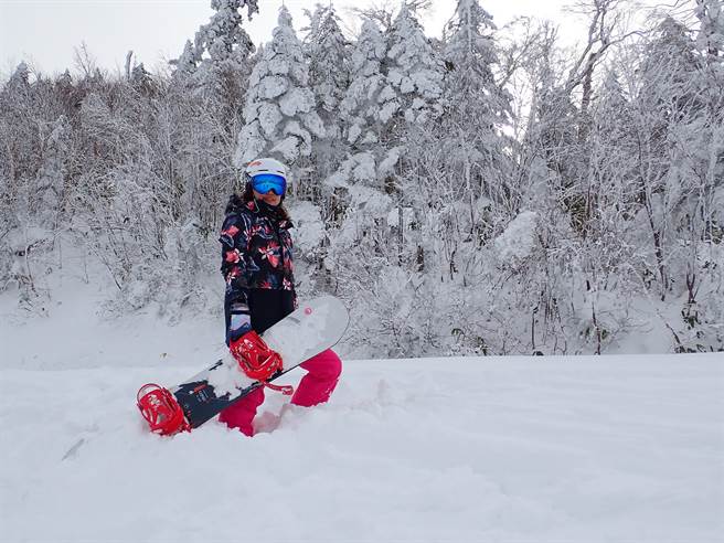 娜塔虾，畅销旅游书作家、GQ专栏作家、痞客邦联盟百大部落客。台湾虎航、信义学堂合作讲师。（娜塔虾的滑雪食旅手记提供）