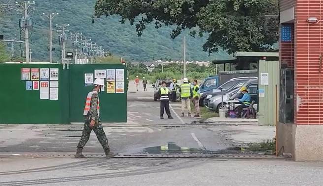 陆军花东防卫指挥部復兴营区目前正在施作新建大楼工程，施工中挖出白骨。（民眾提供）