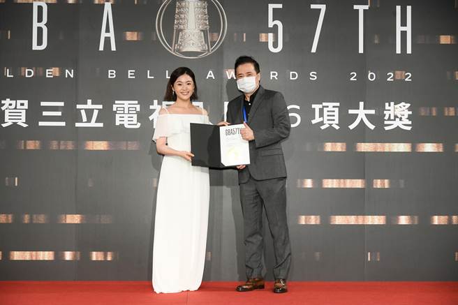 《在台灣的故事》楊小黎（左）、三立董事長張榮華。（三立提供）