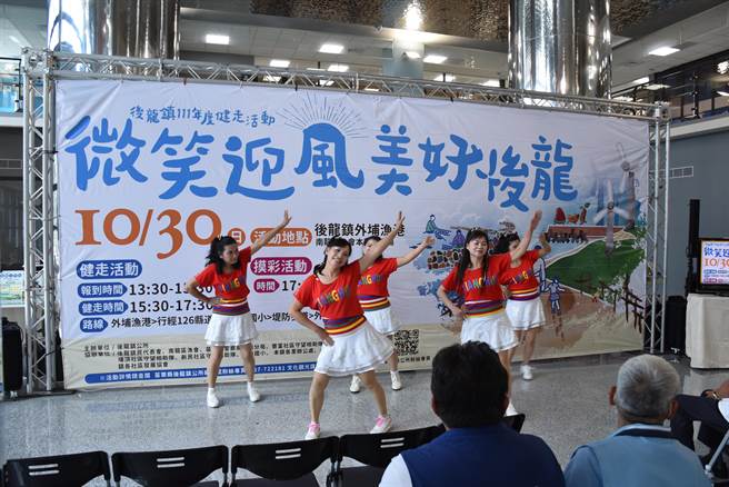 后龙镇秋季健走将在10月30日热闹登场，镇长朱秋隆欢迎大家踊跃报名参加。（谢明俊摄）