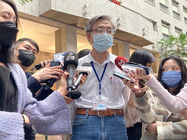 文化体育园区（大巨蛋）筹备处副执行长陈世浩表示，目前大巨蛋工程进度约为97％，预计明年1月、2月农历年前完工，乐观推估明年中可以营运。（黄婉婷摄）