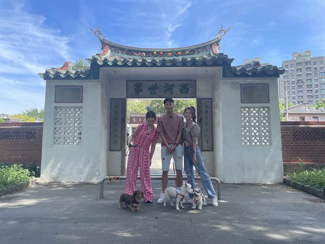 吴姗儒（左起）跟江宏杰、晏柔中一起玩新竹。（TVBS提供）