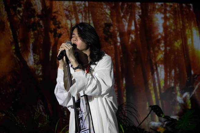 Hosea今舉辦首張EP《三流藝術家》聽歌會。（華納音樂提供）