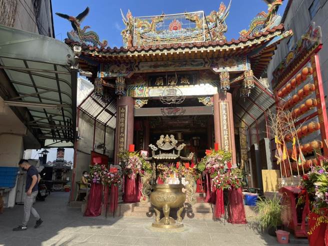 小南城隍廟不滿《台南文獻》所刊內容有誤，氣的揚言提告。（李俊淇攝）