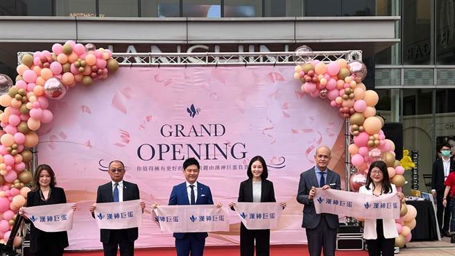汉神巨蛋举办GRAND OPENING PARTY宣告10／12盛大开幕。（柯宗纬摄）