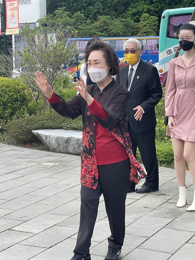 琼瑶现身淡水沪尾艺文休閒园区，出席赠树仪式。（林淑娟摄）