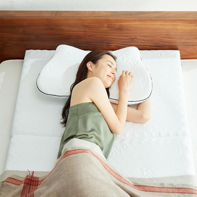 美麗華獨家 SU-ZI 側睡枕MUGON 售價3990元 特價2990元。（台隆手創館提供）