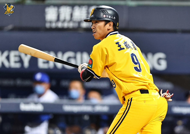 中信兄弟王威晨连3场比赛3安「猛打赏」。（中信兄弟提供）