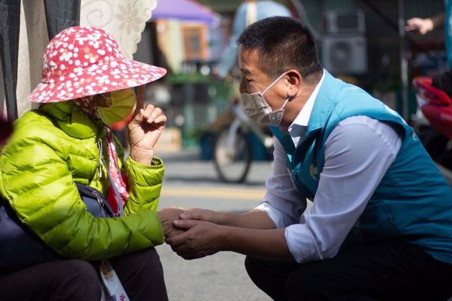 徐定祯承诺会把成功的「头份经验」扩大成为「苗栗经验」，翻转苗栗、改变成真。（图／取自徐定祯脸书）