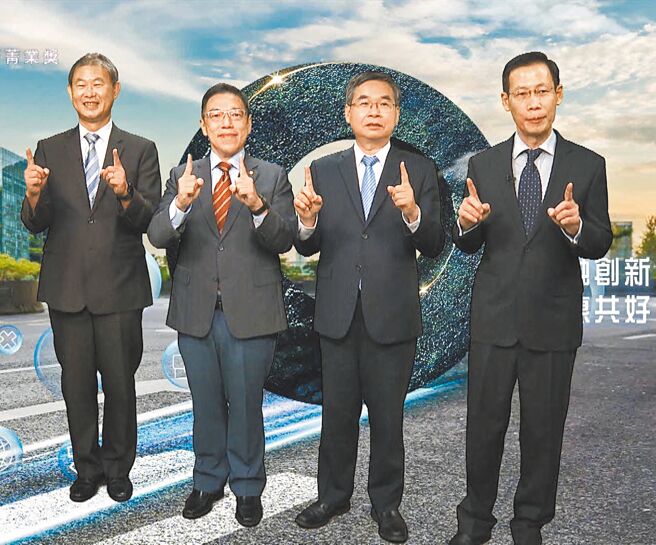 台湾杰出金融业务菁业奖入围发布会，由金融研训院副院长林仲威（左起）、院长黄崇哲、联合信用卡处理中心总经理林栋梁、金融联合徵信中心总经理张国铭共同与会。图／金融研训院提供