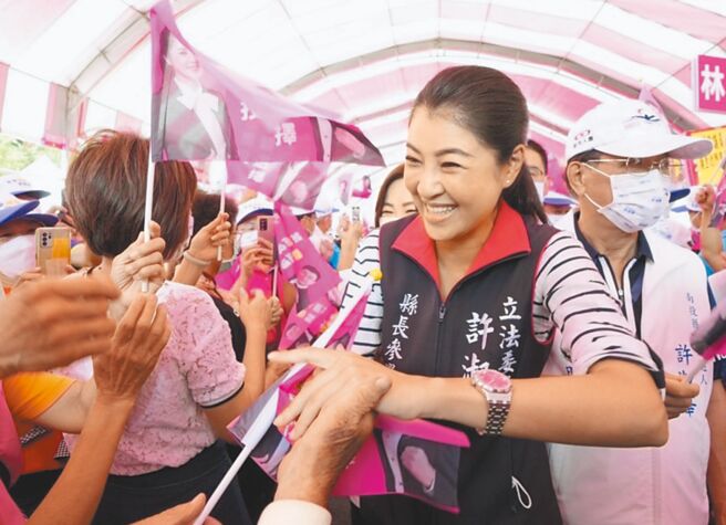 國民黨南投縣長參選人許淑華碩士論文遭控抄襲案，逢甲大學審定結果出爐，認定論文涉「不當引述」部分，未達重大違反學術倫理情節與撤銷學位程度。（許淑華競辦提供／楊靜茹南投傳真）