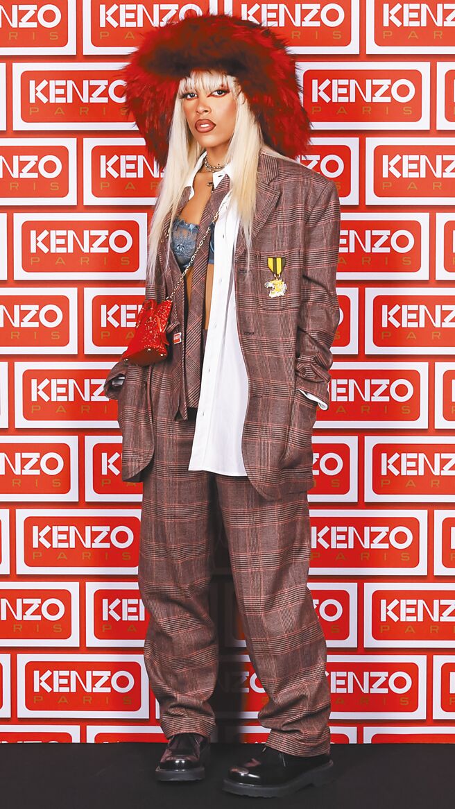 Kenzo请来蜜桃猫朵佳站台表演。（Kenzo提供）