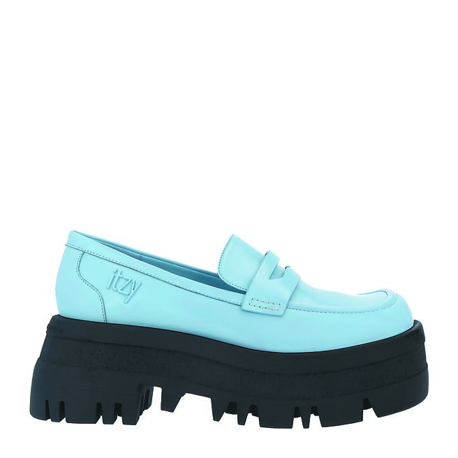 CHARLES & KEITH ITZ MINE系列，Rainier厚底乐福鞋3290元。（CHARLES & KEITH提供）