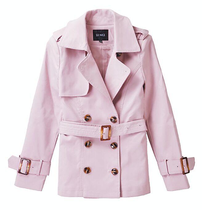 Global Mall新北中和店的SO NICE双排扣大翻领短版风衣，原价3280元，优惠价1980元。（Global Mall提供）