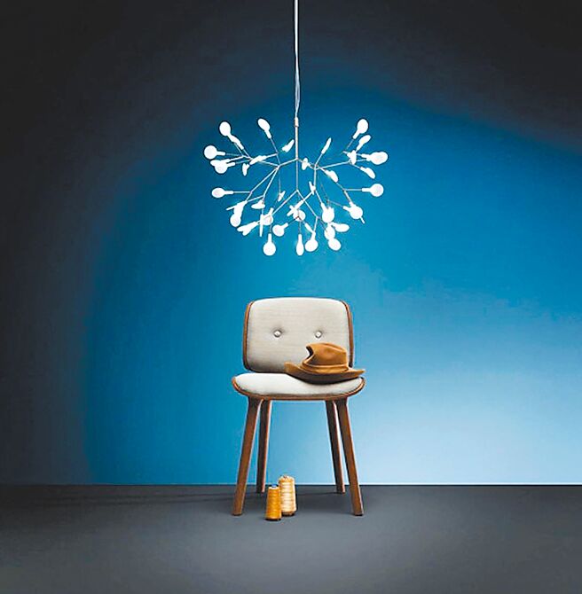 明日选品Moooi品牌的Heracleum Small II花火枝叶吊灯带来秋日的寧静幻想。定价9万3500元。（明日选品提供）