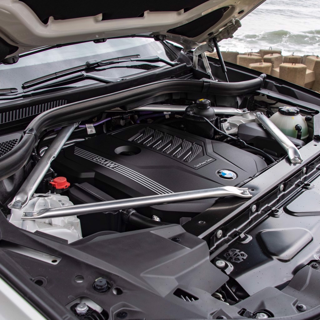 X5 xDrive40i導入全新的48V高效複合動力，具有333hp/450Nm最大動力輸出，0-100km/h加速僅需5.7秒。（陳大任攝）