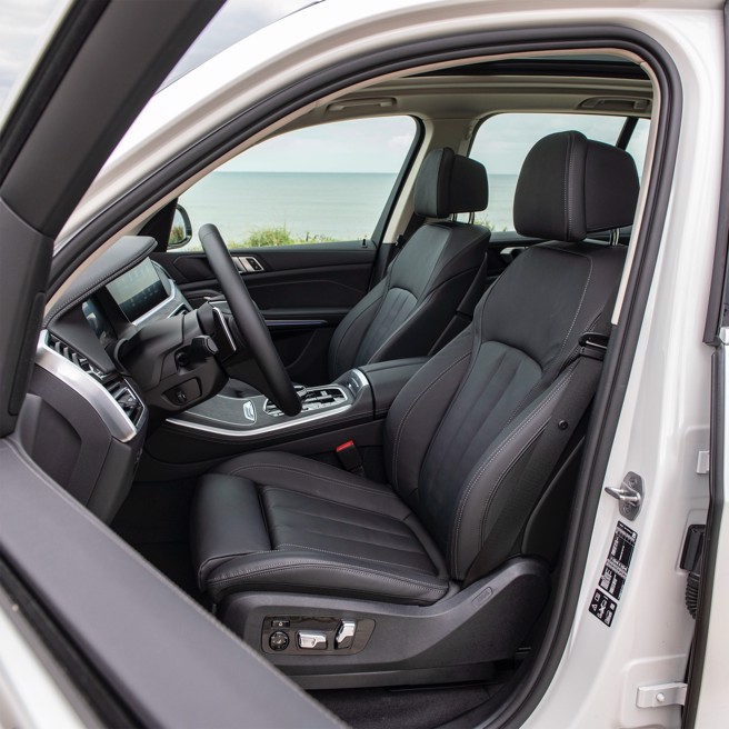 9.双前座为舒适型座椅，拥有20向电动调整功能。（陈大任摄）