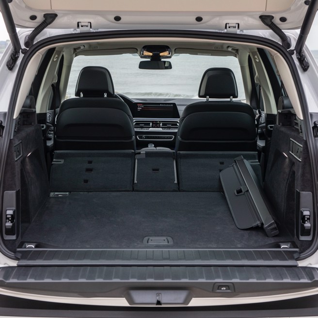 19.将第二排座椅前倾之后可以营造平整的载物空间。（陈大任摄）