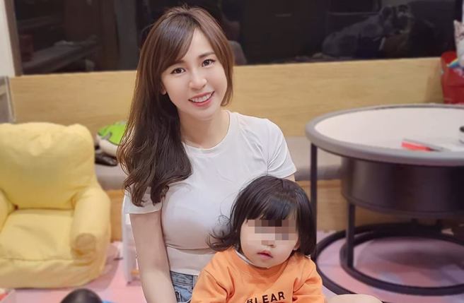 鄉民女神潔哥婚後育有一位寶貝女兒。(潔哥/李秉潔臉書)