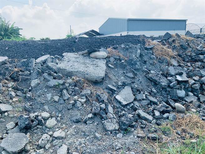 近期云林县土方滥倒案件增加，为保障民眾权益，县府研拟「云林县政府违法土方监督小组设置方案」，将成立违法土方监督小组，明订各类违法行为及各单位分工事项，加强违法土方查缉及明订监督机制。（云林县府提供）