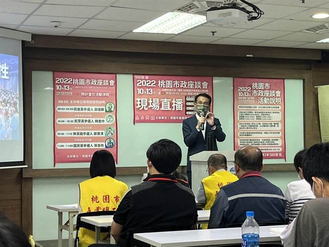 民進黨桃園市長參選人鄭運鵬提出「保障勞工長任9用」政策。（陳夢茹攝）