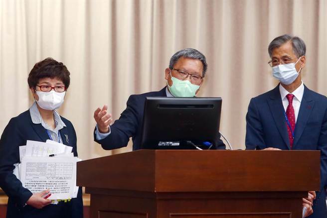 立法院財政委員會13日審查中華民國112年度中央政府總預算案有關財政部、國庫署、財政資訊中心、 關務署及所屬、國有財產署及所屬歲出預算部分暨融資財源調度，財政部長蘇建榮（中）赴立院備詢。（鄧博仁攝）

