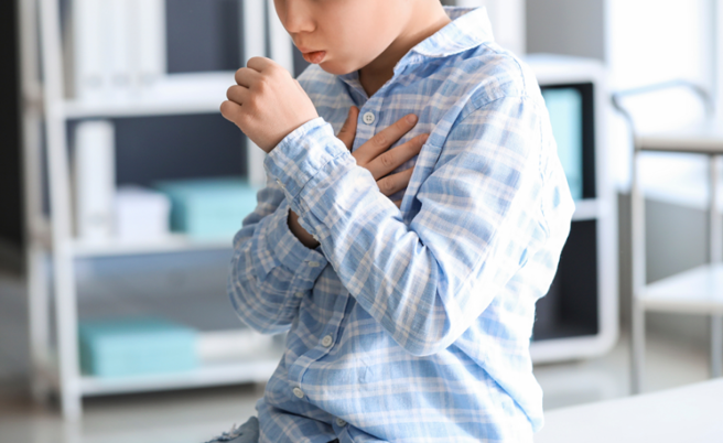 新冠疫情期间，儿童靠良好卫生习惯获得保护，却削弱了对其他病毒的抵抗力。（示意图／Shutterstock）