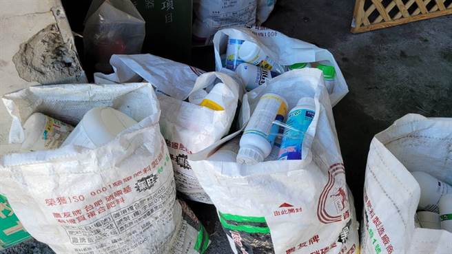 大安農會主動實施配合政府低毒藥使用及廢農藥容器空瓶回收活動，6年來總計收回5萬多個農藥空瓶。（大安農會提供）