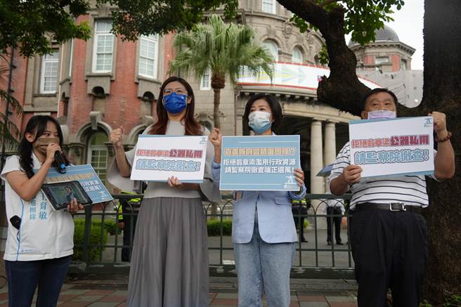 國民黨嘉義縣長參選人王育敏今在立委鄭麗文、翁重鈞陪同下，至監察院遞交陳情書。（王育敏競選團隊提供∕呂妍庭嘉義傳真）