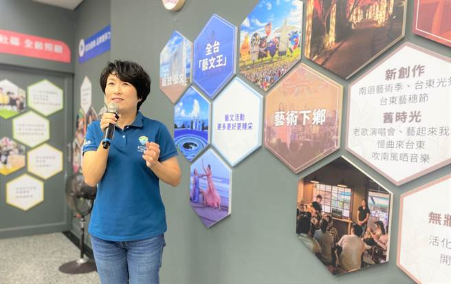 饶庆铃13日在竞选总部发表「绽放艺文，下乡扎根上国际」政见，营造整个台东都是你的美术馆。（蔡旻妤摄）